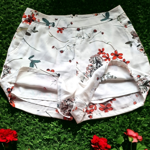 Dynamite Lightweight Floral Shorts - Picture 5 of 9
